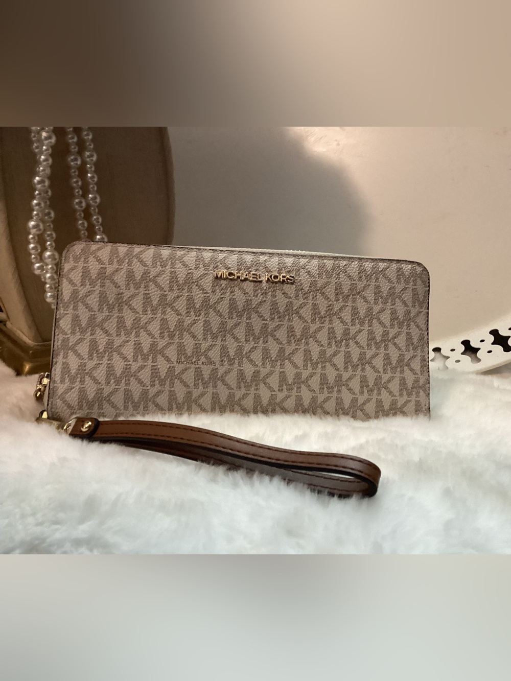Michael Kors Cream Signature Zip Wristlet Wallet with Gold Hardware - Picture 2 of 7